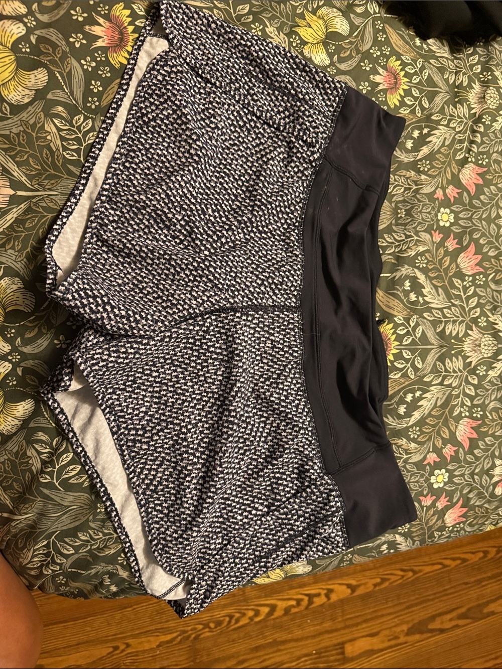 lululemon black and white speed shorts Size 12